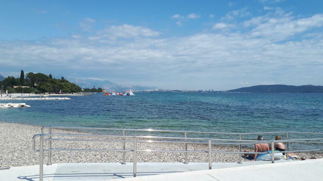 Large Apartment Between Split And Trogir Каштела Экстерьер фото